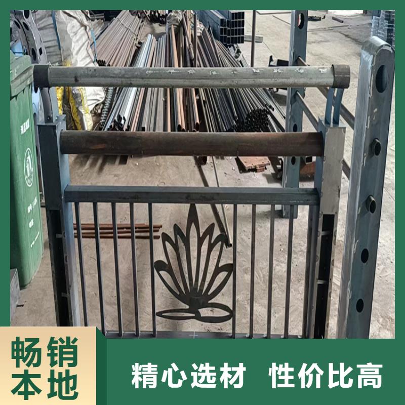 云南大理直销蓝色钢板护栏立柱展鸿护栏厂家设备精良
