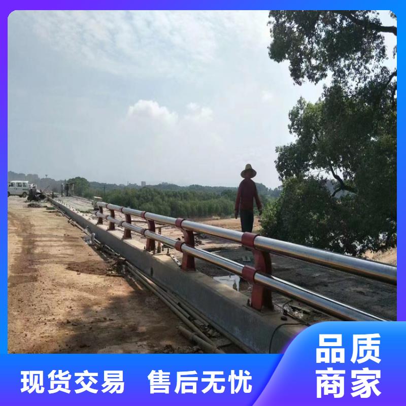 加厚钢板桥梁防撞护栏防护性能良好